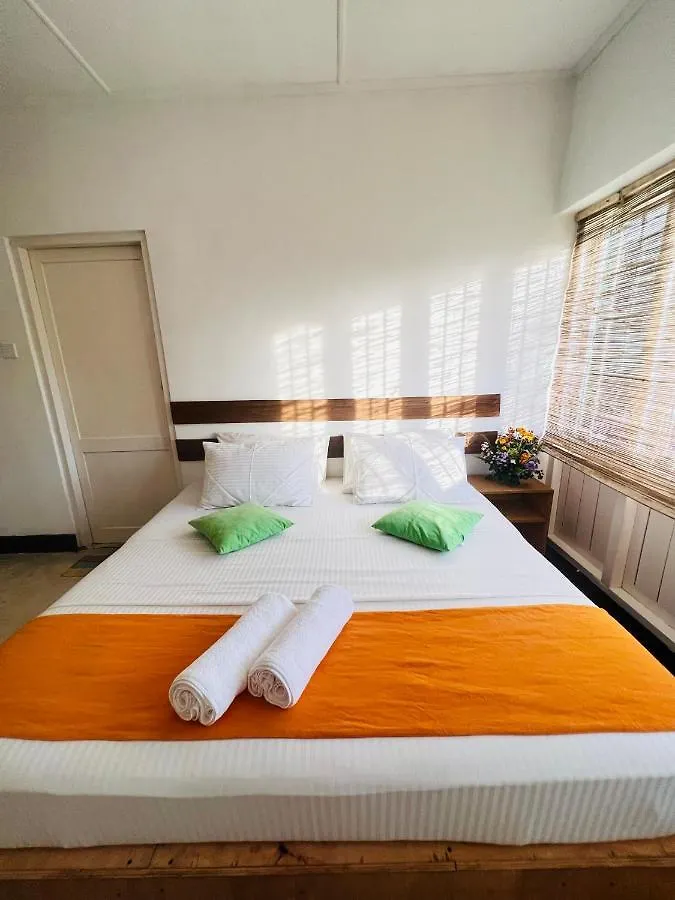 Louis Lake Villa Kandy Lodge